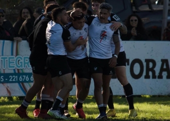 Universitario logró su primer triunfo y confirmó la mejoría