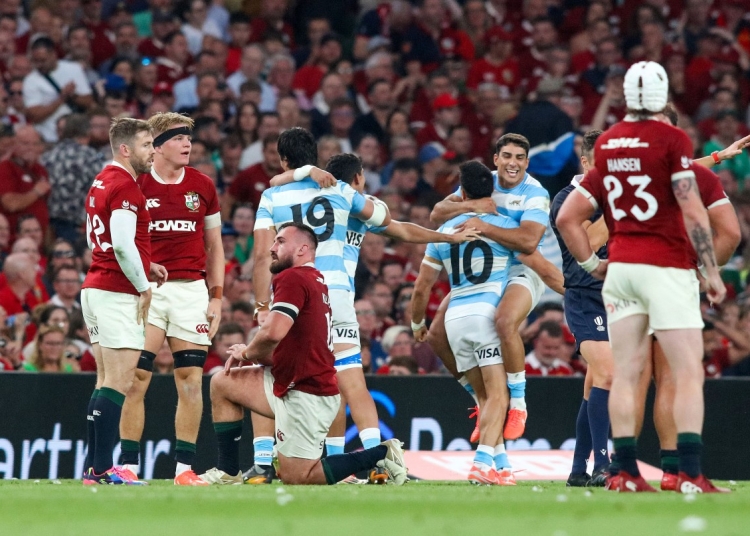 British and Irish Lions' Elliot Daly (L) reacts following the warm-up International rugby union match between The British and Irish Lions and Argentina at Aviva Stadium in Dublin on June 20, 2025 (Photo by Paul Faith / AFP)