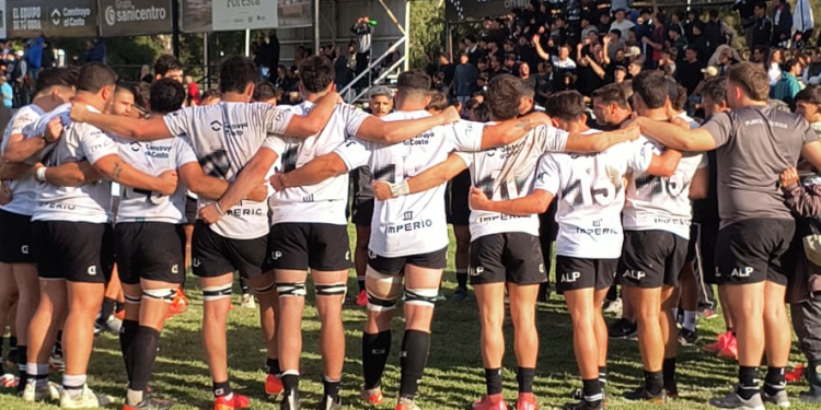 A Universitario se le escapó sobre el final