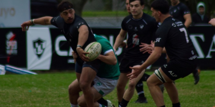 Universitario mostró su mejor cara y volvió al triunfo ante Hurling