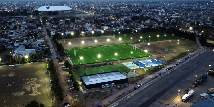Los Tilos hace realidad un sueño: inaugura su cancha de césped sintético